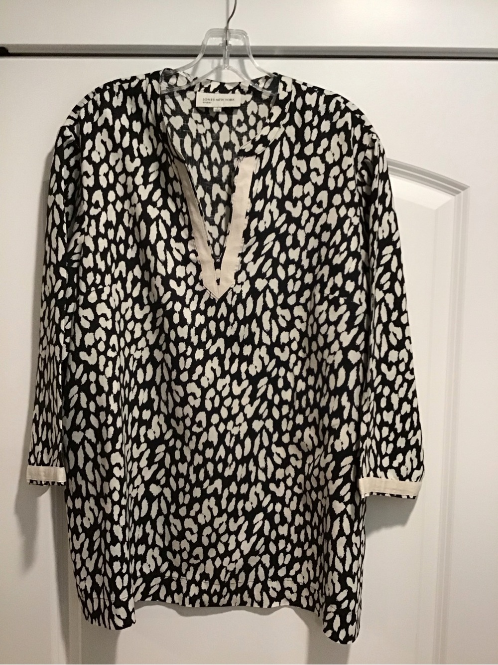 Jones New York Black and Cream Abstract Print Top